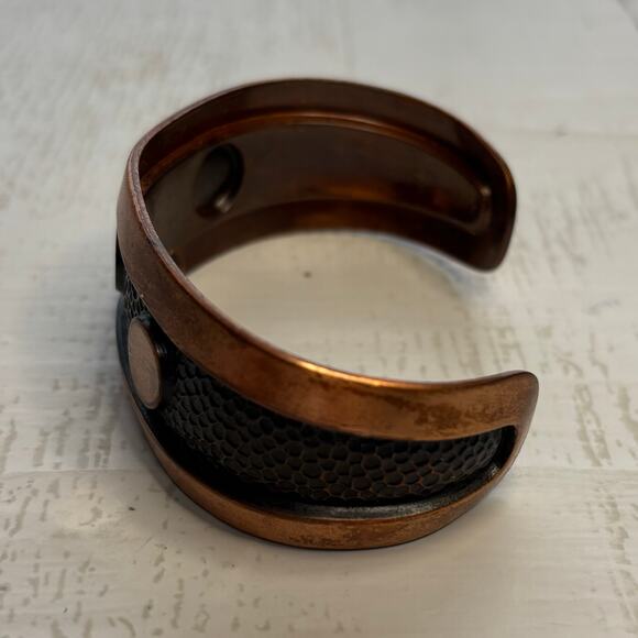 Vintage Copper Unisex Cuff Bracelet - Picture 4 of 8